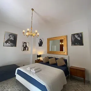 Appartamento 2 Stanze Private In Con 1 Bagno Privato E Balcone Comunicante - 4 O 5 Posti Letto, Bari