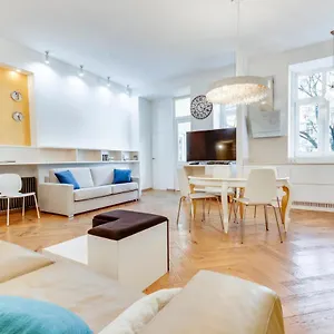 central-and-luxurious-beethovnova-family-apartment.hotels-in-ljubljana.com/